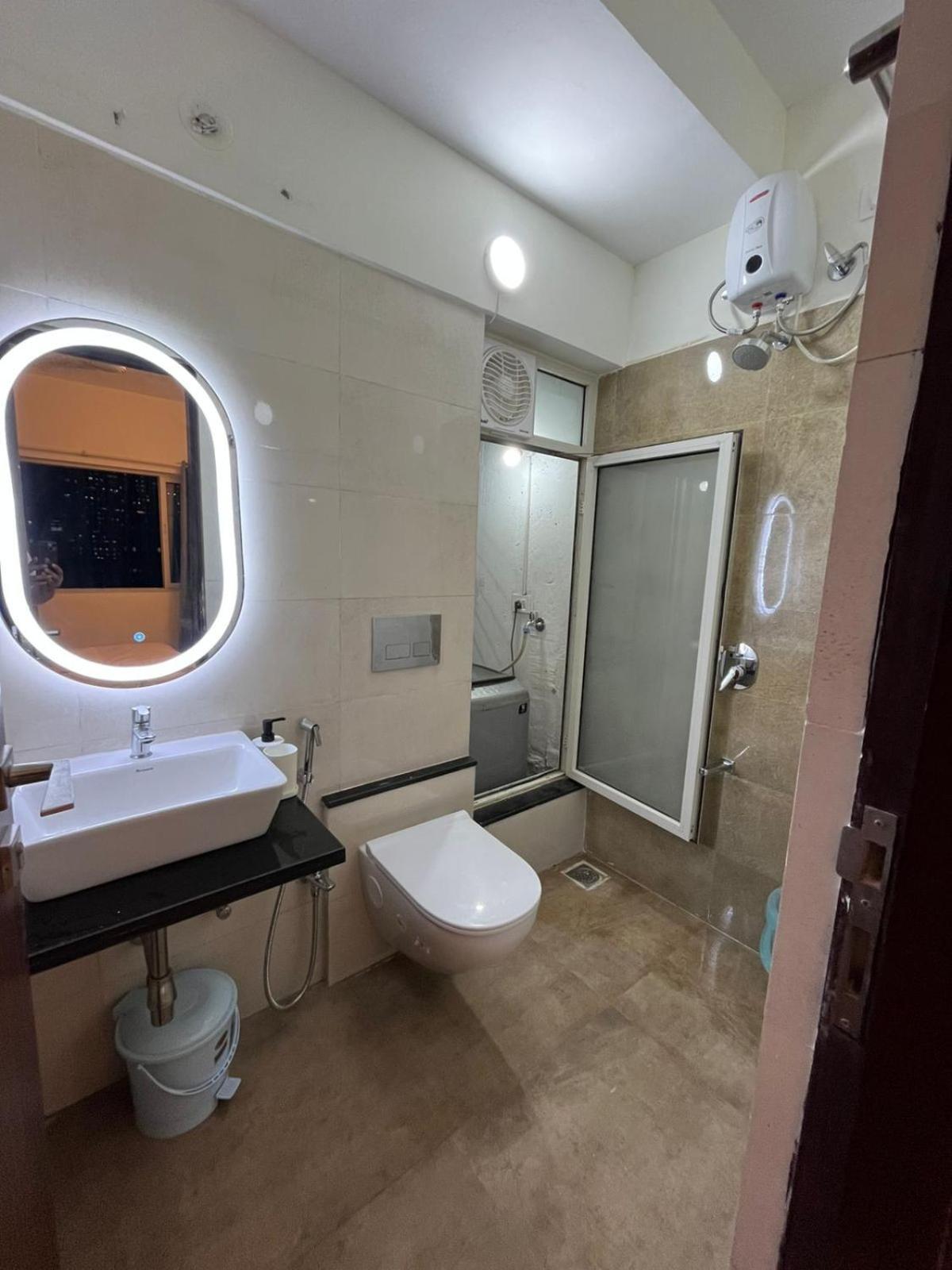 Apartament 2bhk Living Near Nesco Malad East West Bombaj