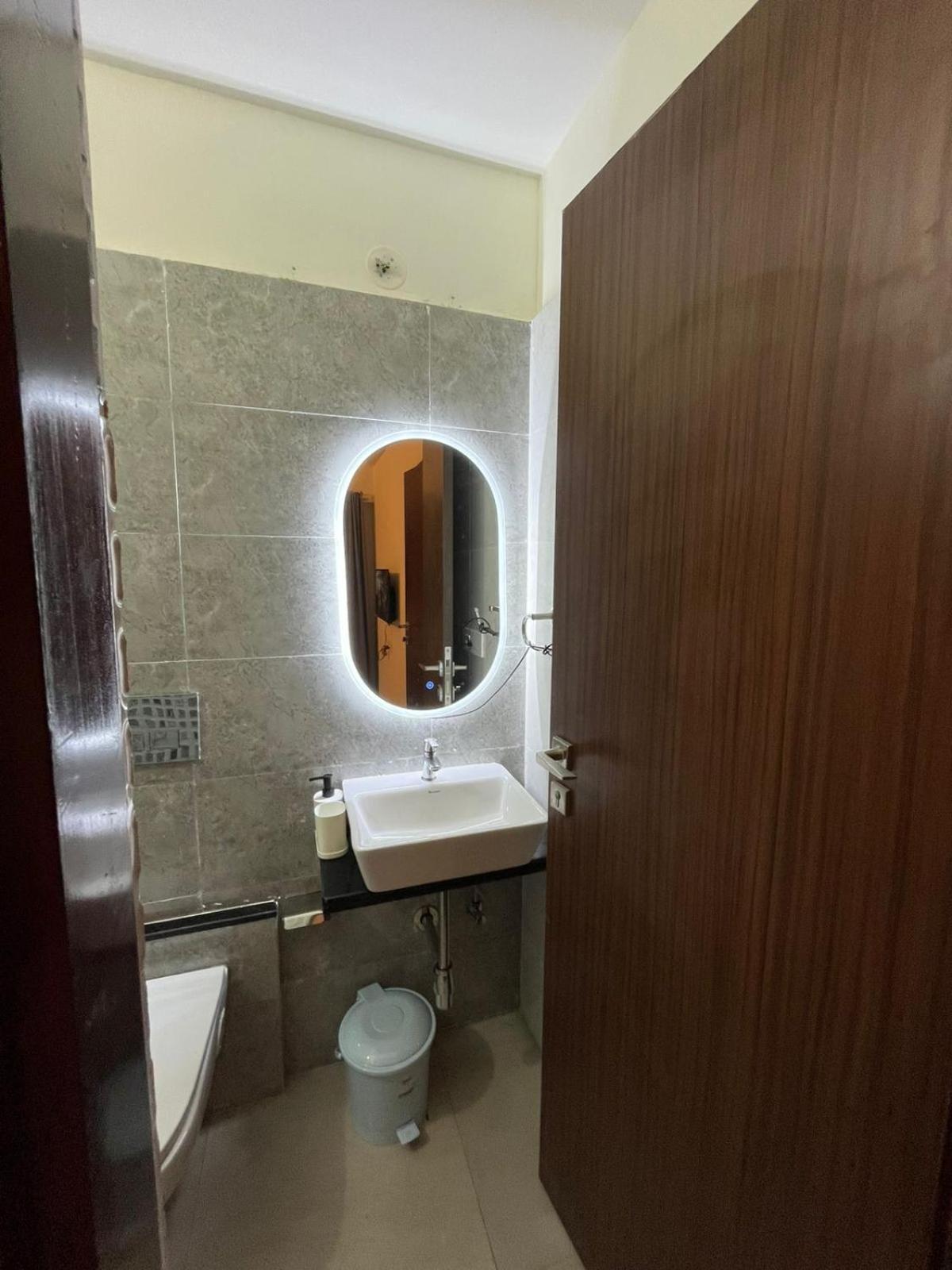 2bhk Living Near Nesco Malad East West Bombaj